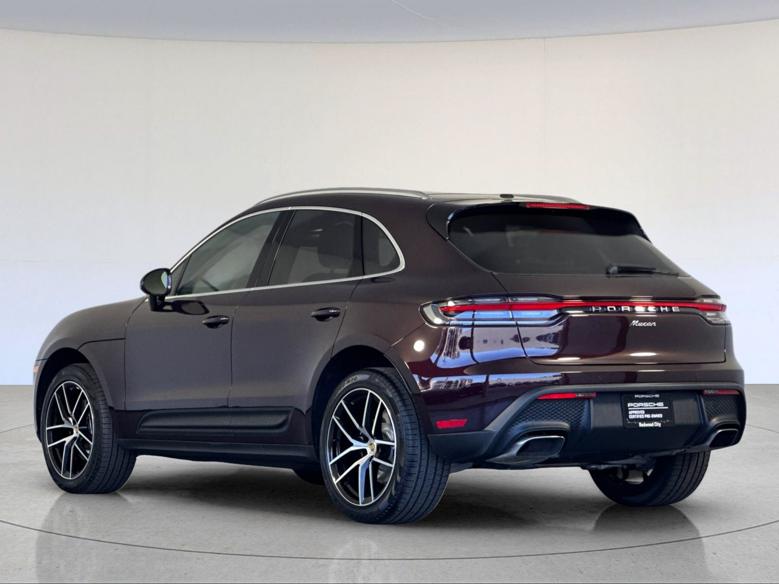 Certified 2026 Porsche Macan AWD/4WD image 3
