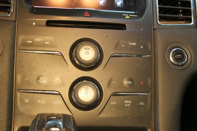 Used 2014 Ford Taurus SEL w/ Equipment Group 201A image 25