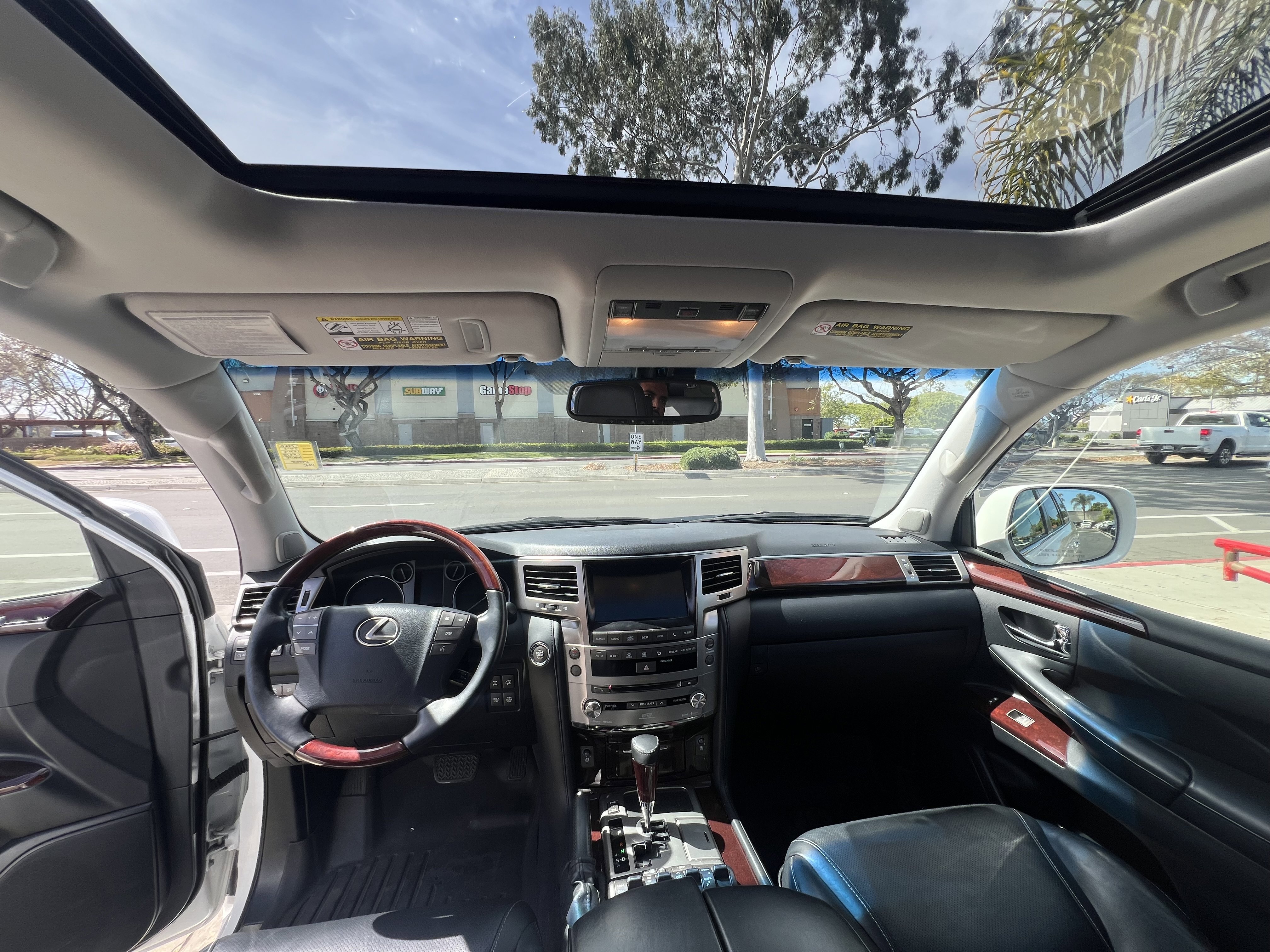 Used 2013 Lexus LX 570 4WD w/ Luxury Pkg image 16