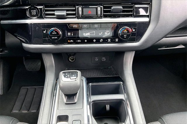 Certified 2025 Nissan Pathfinder SV image 24