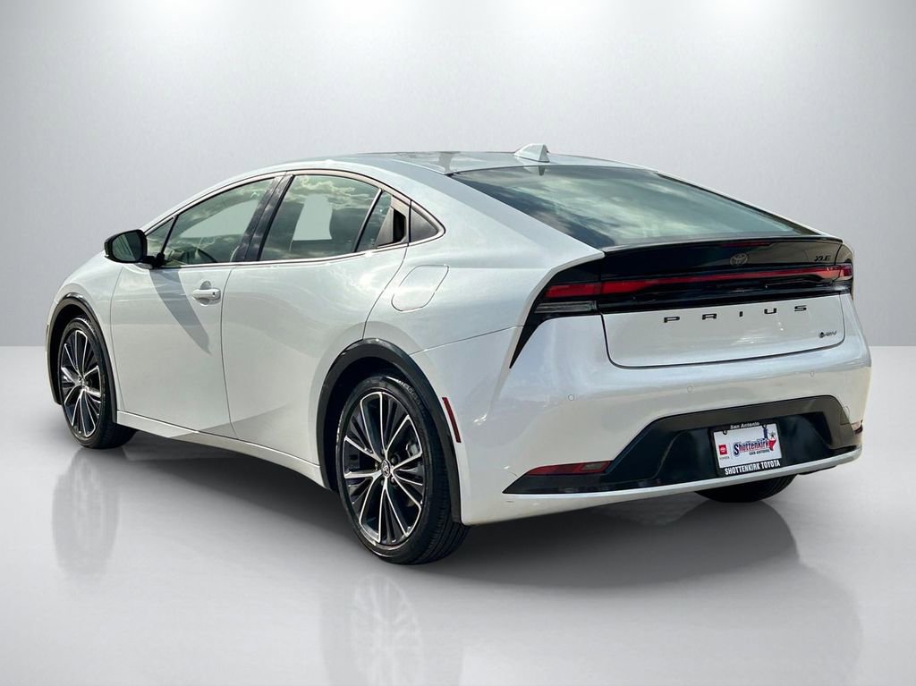 Used 2025 Toyota Prius XLE image 7