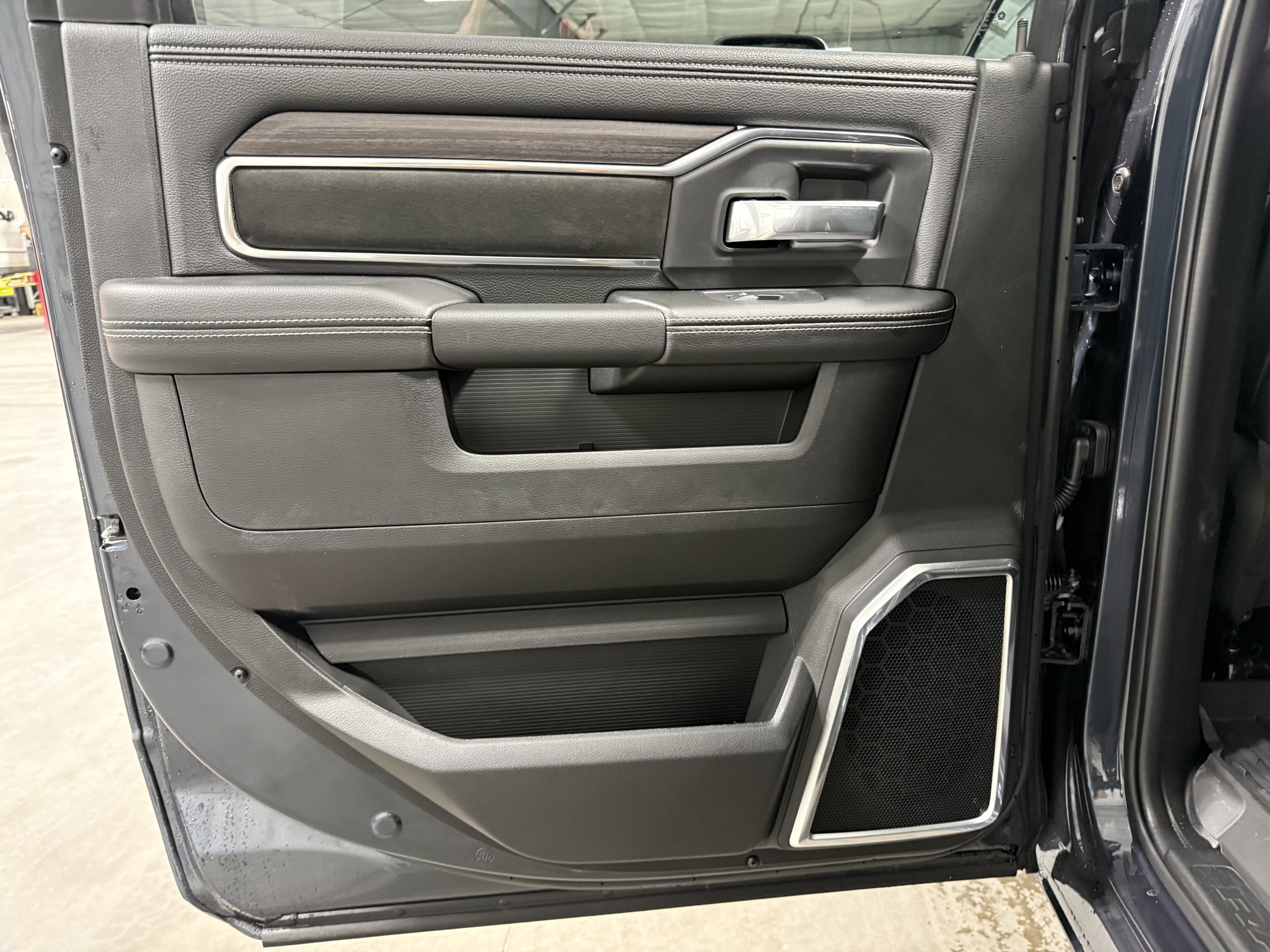 New 2026 RAM 2500 Laramie AWD/4WD image 16