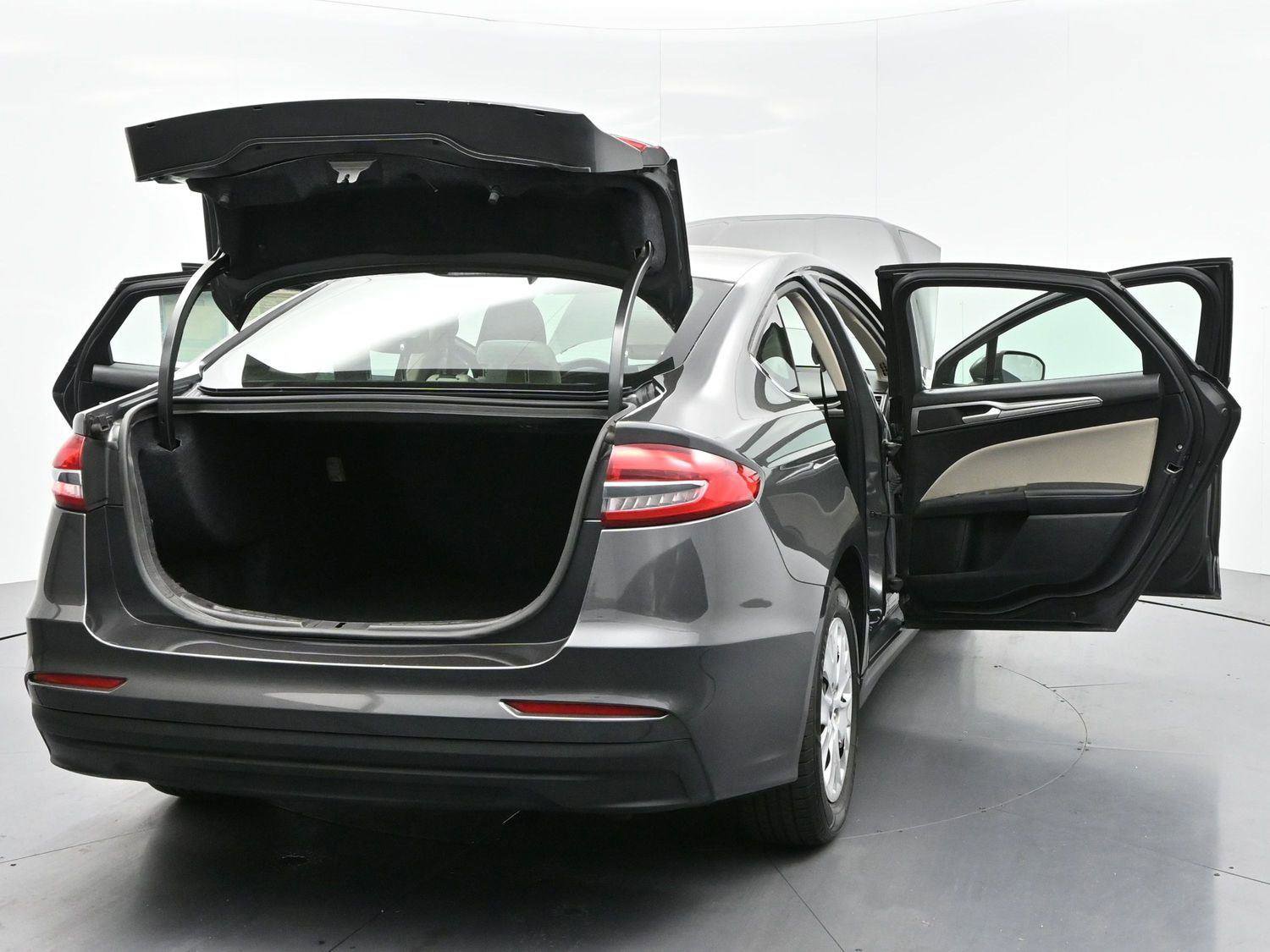 Used 2020 Ford Fusion S FWD image 34