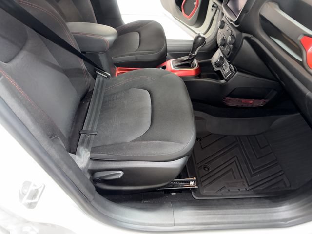 Used 2018 Jeep Renegade Trailhawk w/ UConnect 8.4 Nav Group AWD/4WD image 13