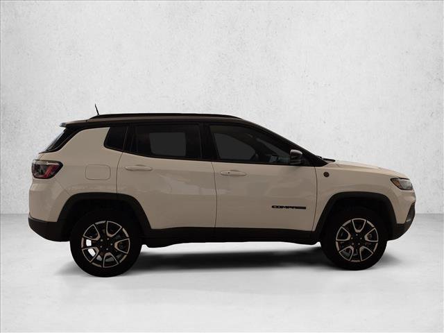 Used 2024 Jeep Compass Trailhawk AWD/4WD image 6