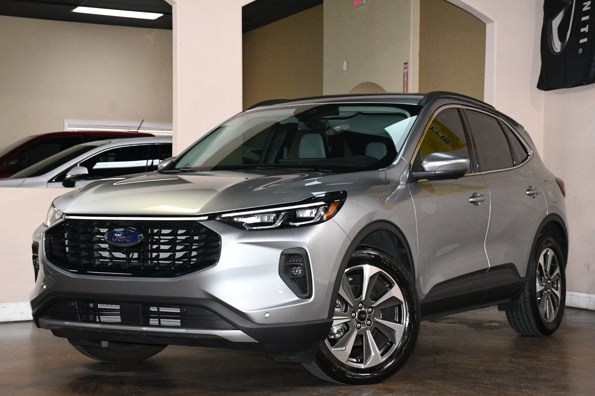 Used 2024 Ford Escape Platinum AWD/4WD image 4