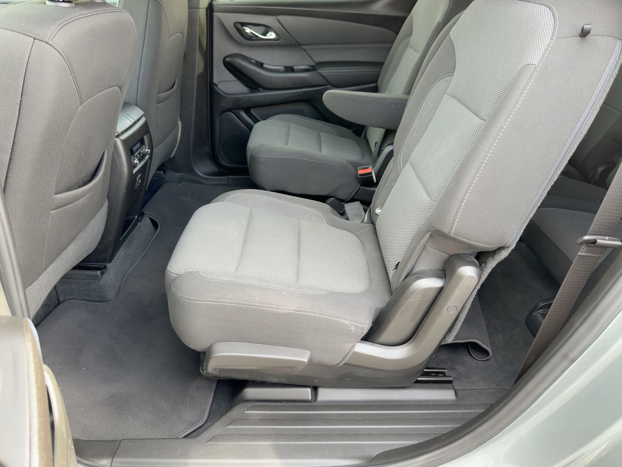 Used 2023 Chevrolet Traverse LT image 12