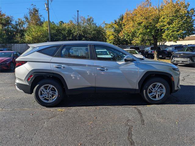 New 2026 Hyundai Tucson SE image 3