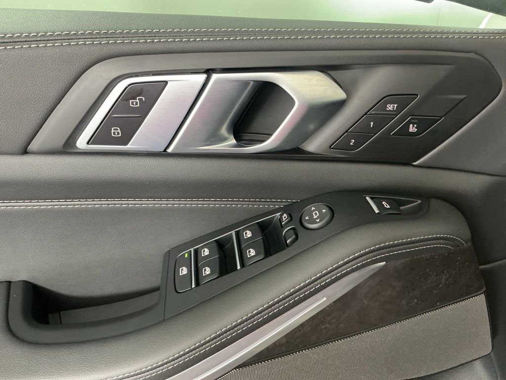 Certified 2025 BMW X5 sDrive40i w/ Climate Comfort Package RWD image 18