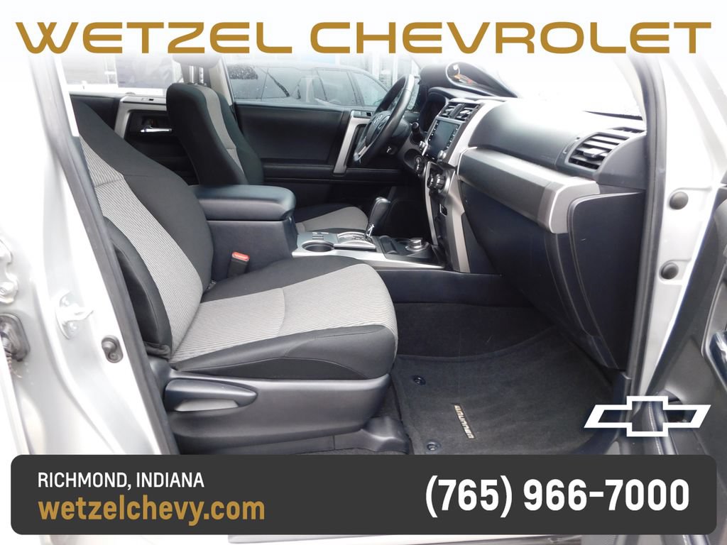 Used 2020 Toyota 4Runner SR5 AWD/4WD image 12