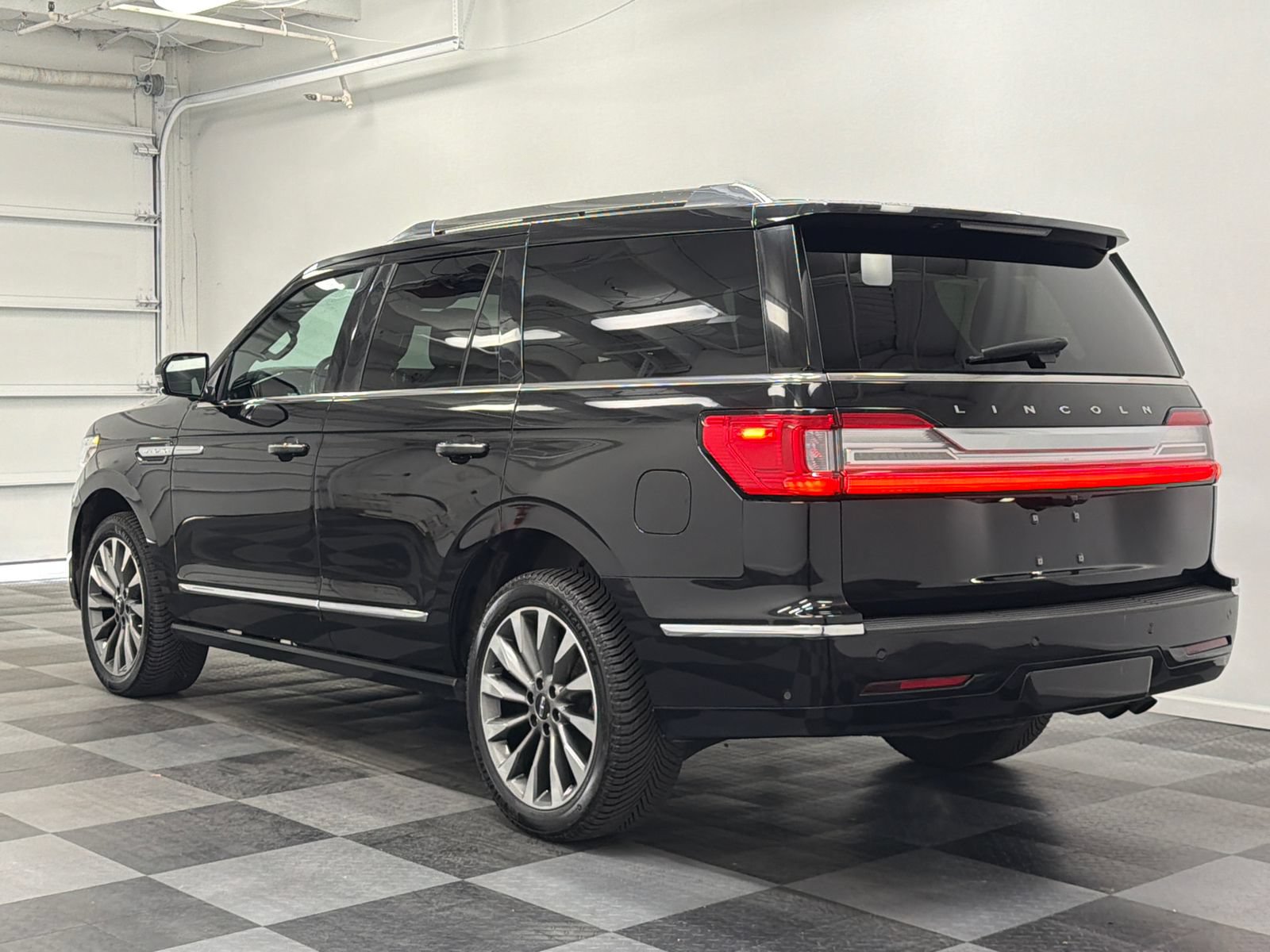 Used 2020 Lincoln Navigator Reserve AWD/4WD image 6
