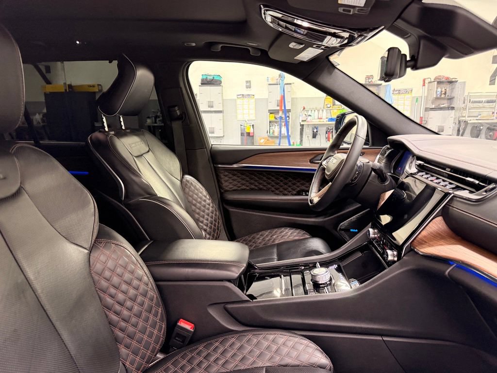 Used 2024 Jeep Grand Cherokee L Summit w/ Advanced Protech Group IV AWD/4WD image 31