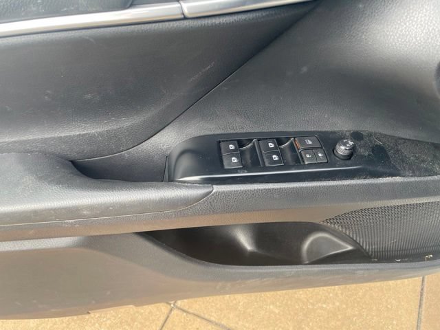 Used 2018 Toyota Camry SE w/ Convenience Package FWD image 18