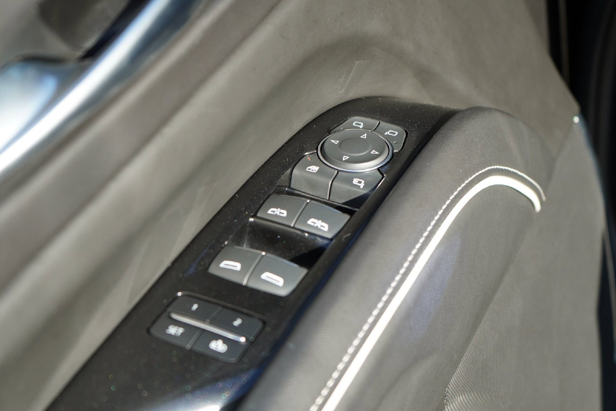 Used 2023 Cadillac Escalade Premium Luxury Platinum image 23