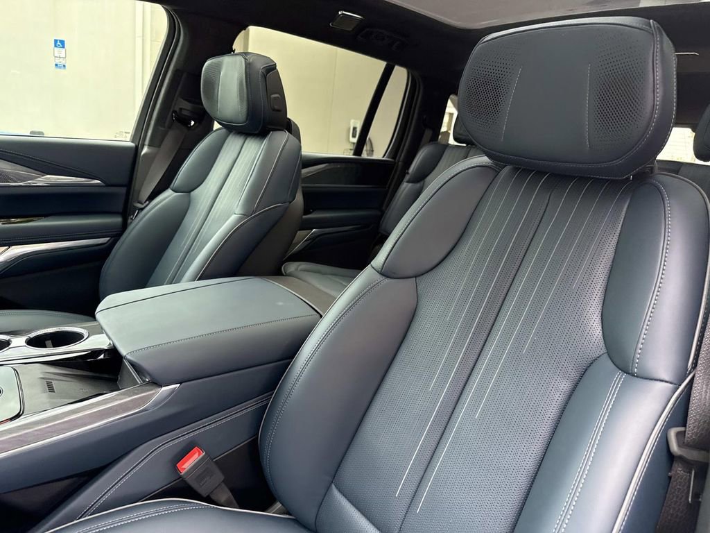 New 2025 Cadillac Escalade IQ Sport 2 w/ LPO, ONYX Package image 21