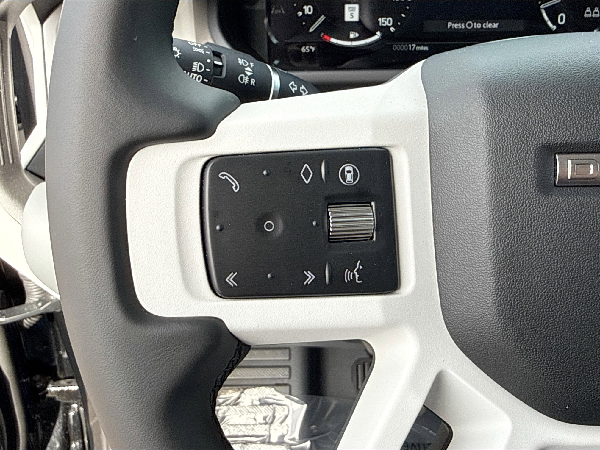 New 2026 Land Rover Defender 110 X-Dynamic SE image 37