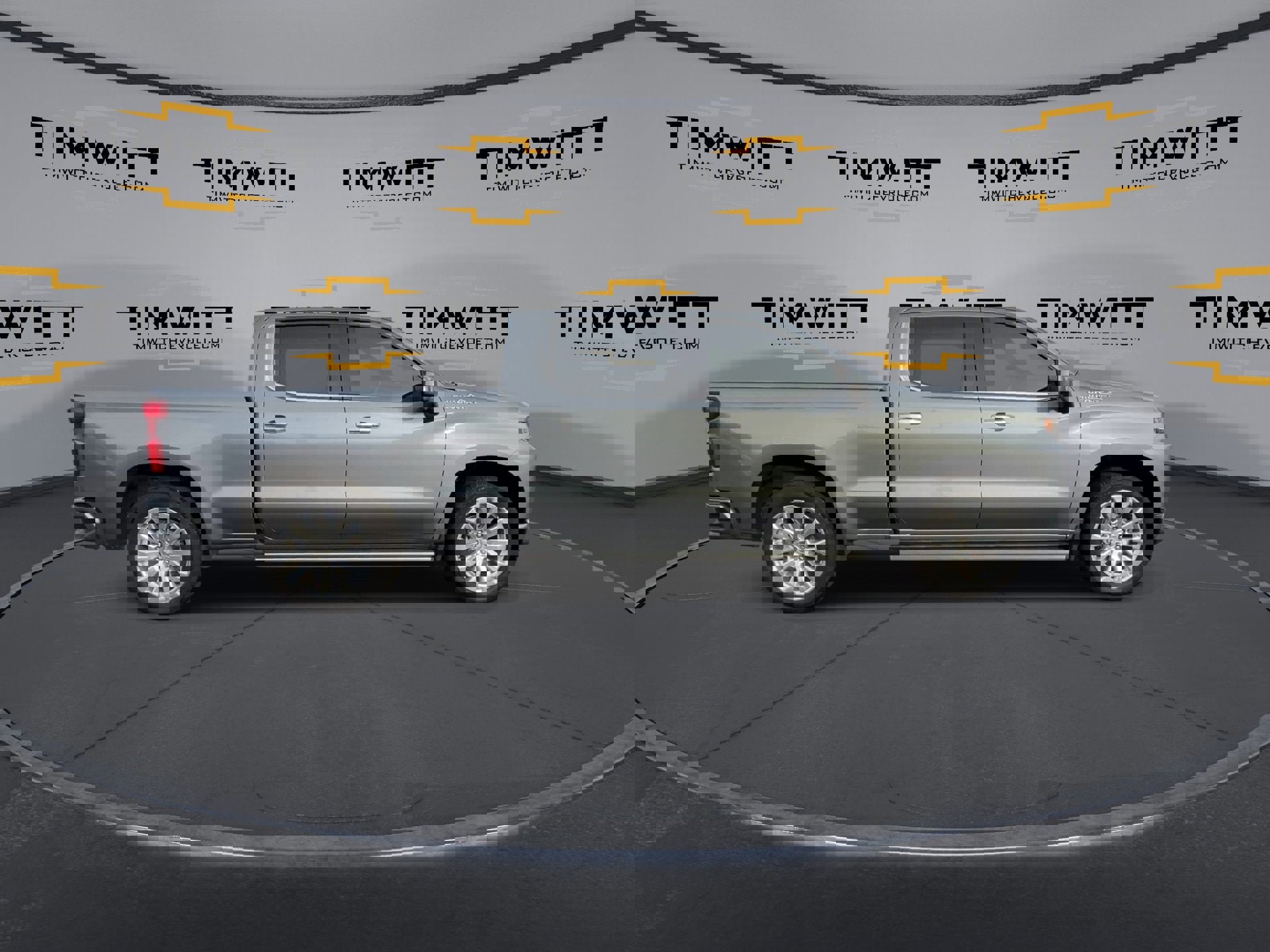 Used 2021 Chevrolet Silverado 1500 High Country w/ Safety Package II image 2