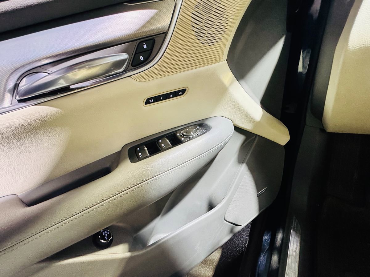 Used 2017 Cadillac XT5 Luxury w/ Driver Awareness Package FWD image 17