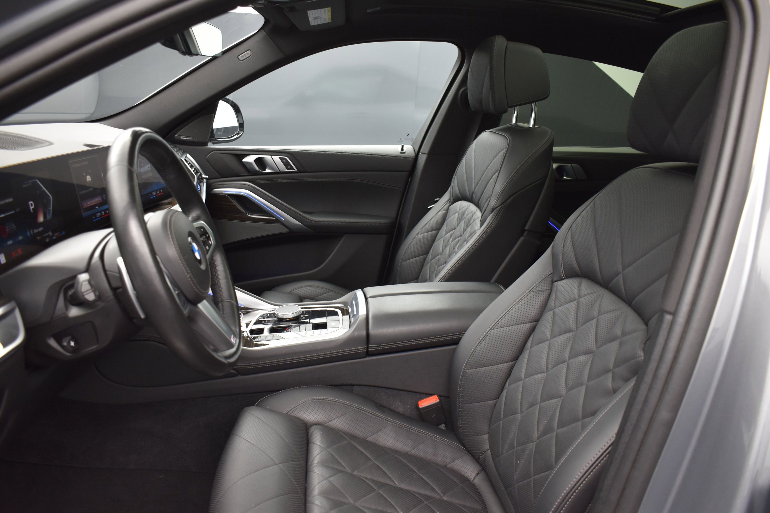Used 2025 BMW X6 xDrive40i AWD/4WD image 11