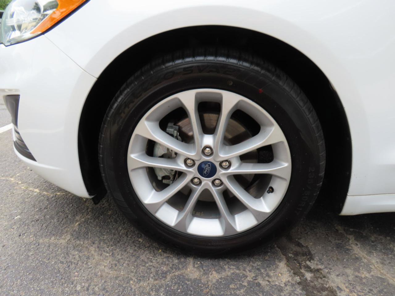 Used 2020 Ford Fusion SE FWD image 13