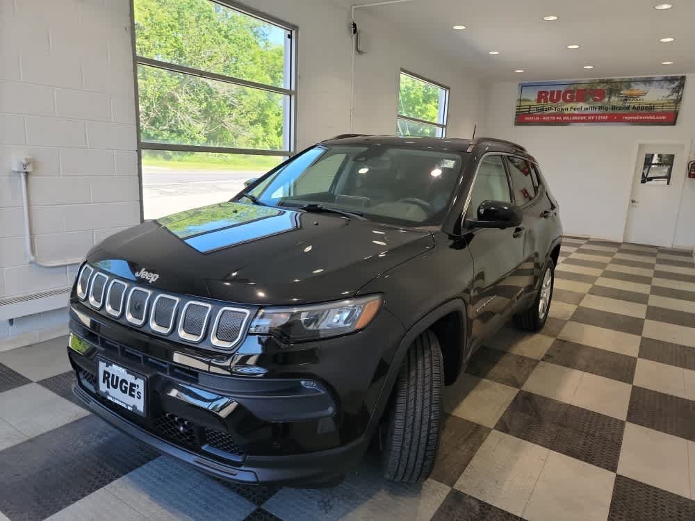 Used 2022 Jeep Compass Latitude w/ Convenience Group AWD/4WD image 2