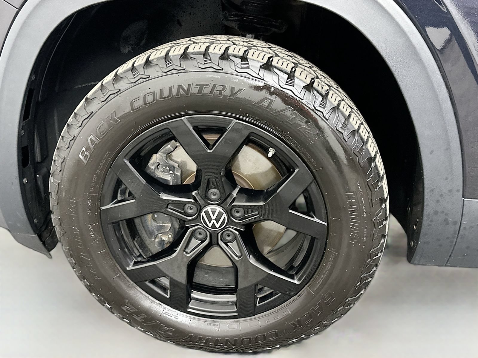 Used 2024 Volkswagen Atlas Peak Edition SE AWD/4WD image 34