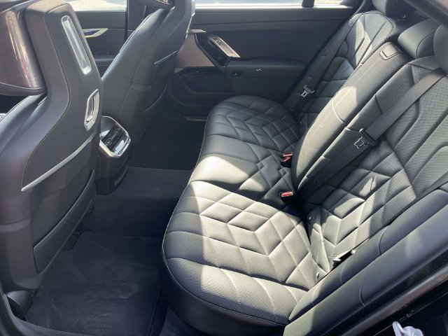 Used 2026 BMW 740i RWD image 12