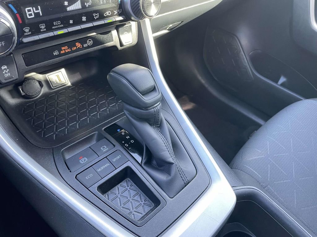 Used 2025 Toyota RAV4 XLE image 44