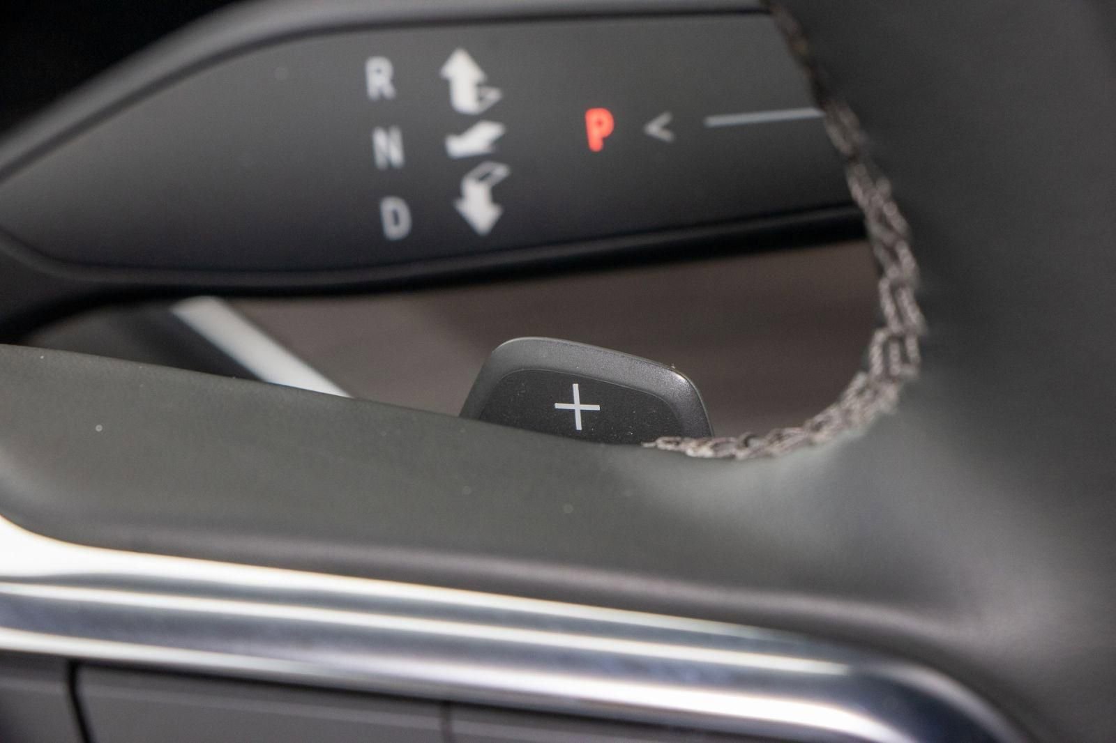 Used 2025 Chevrolet Suburban Z71 image 33