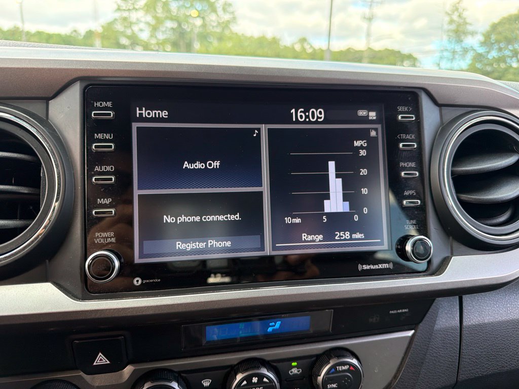 Used 2021 Toyota Tacoma SR5 AWD/4WD image 10