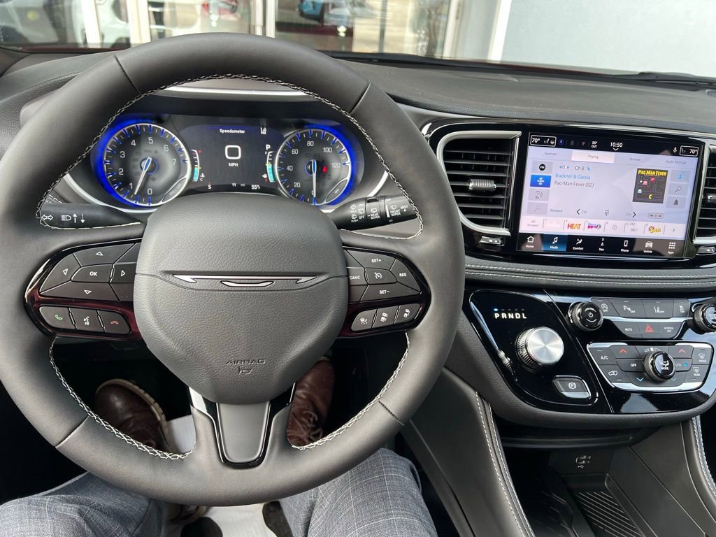 New 2027 Chrysler Pacifica Select FWD image 34