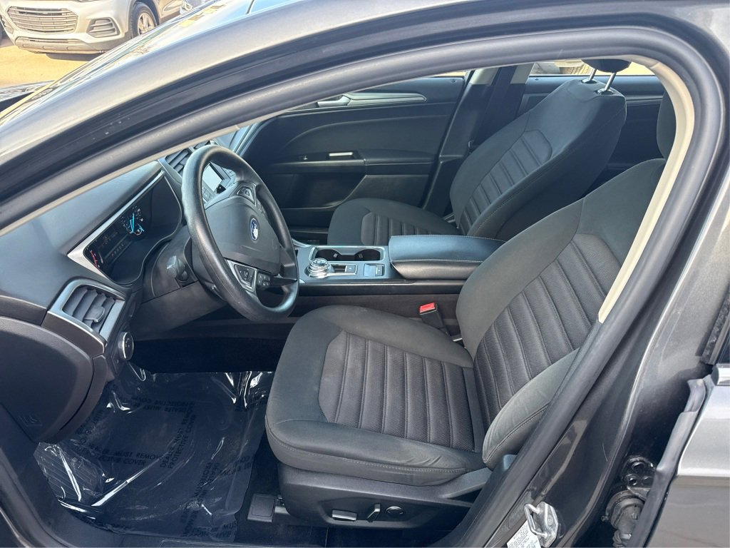 Used 2017 Ford Fusion SE image 11
