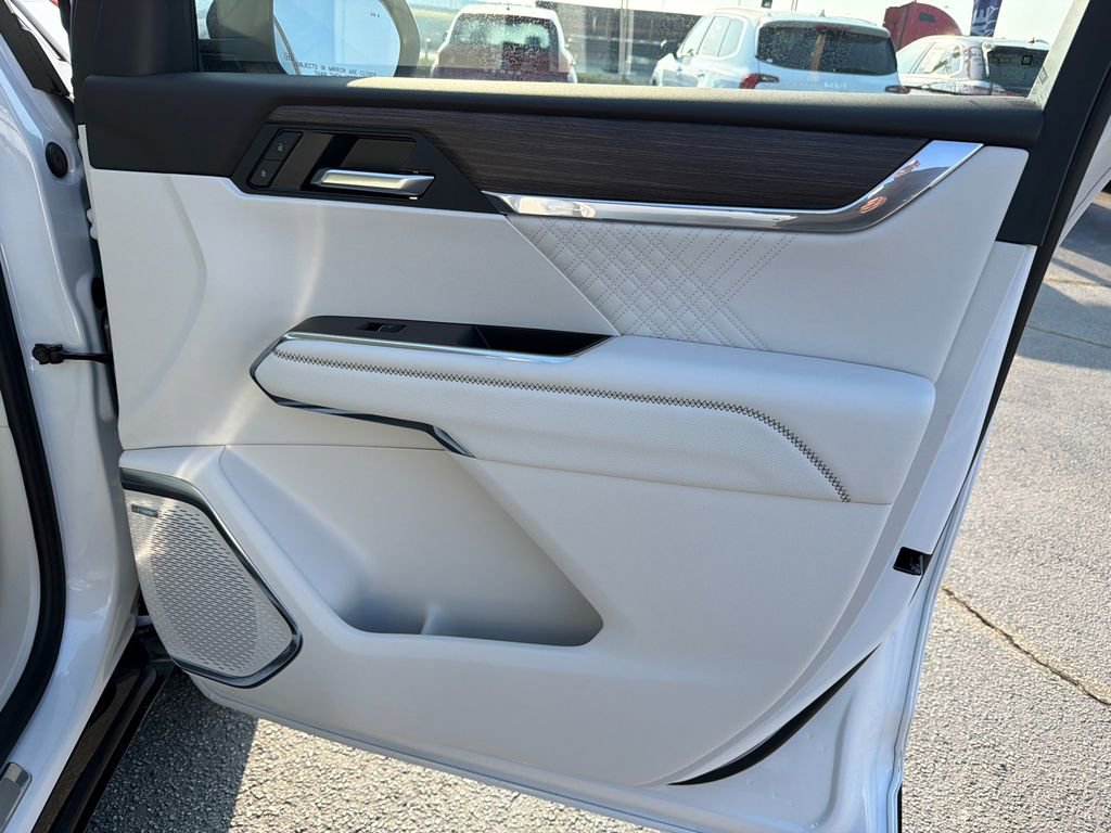 Used 2024 GMC Acadia Denali image 14