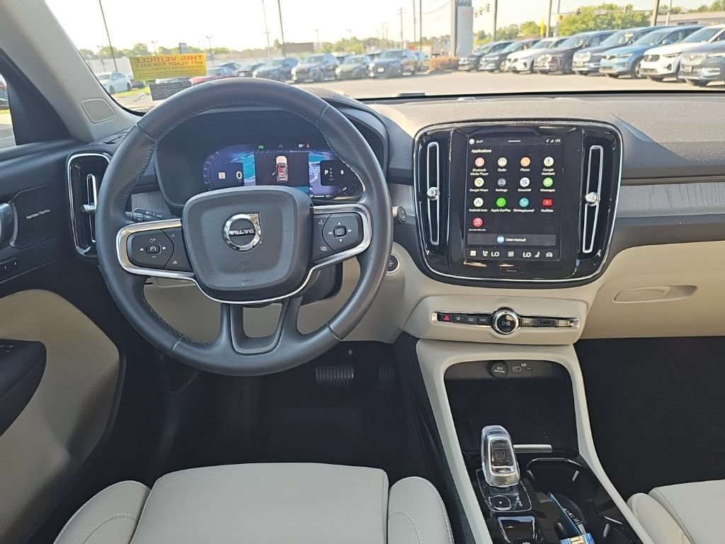 Used 2024 Volvo XC40 B5 Ultimate w/ Protection Package Premier AWD/4WD image 2