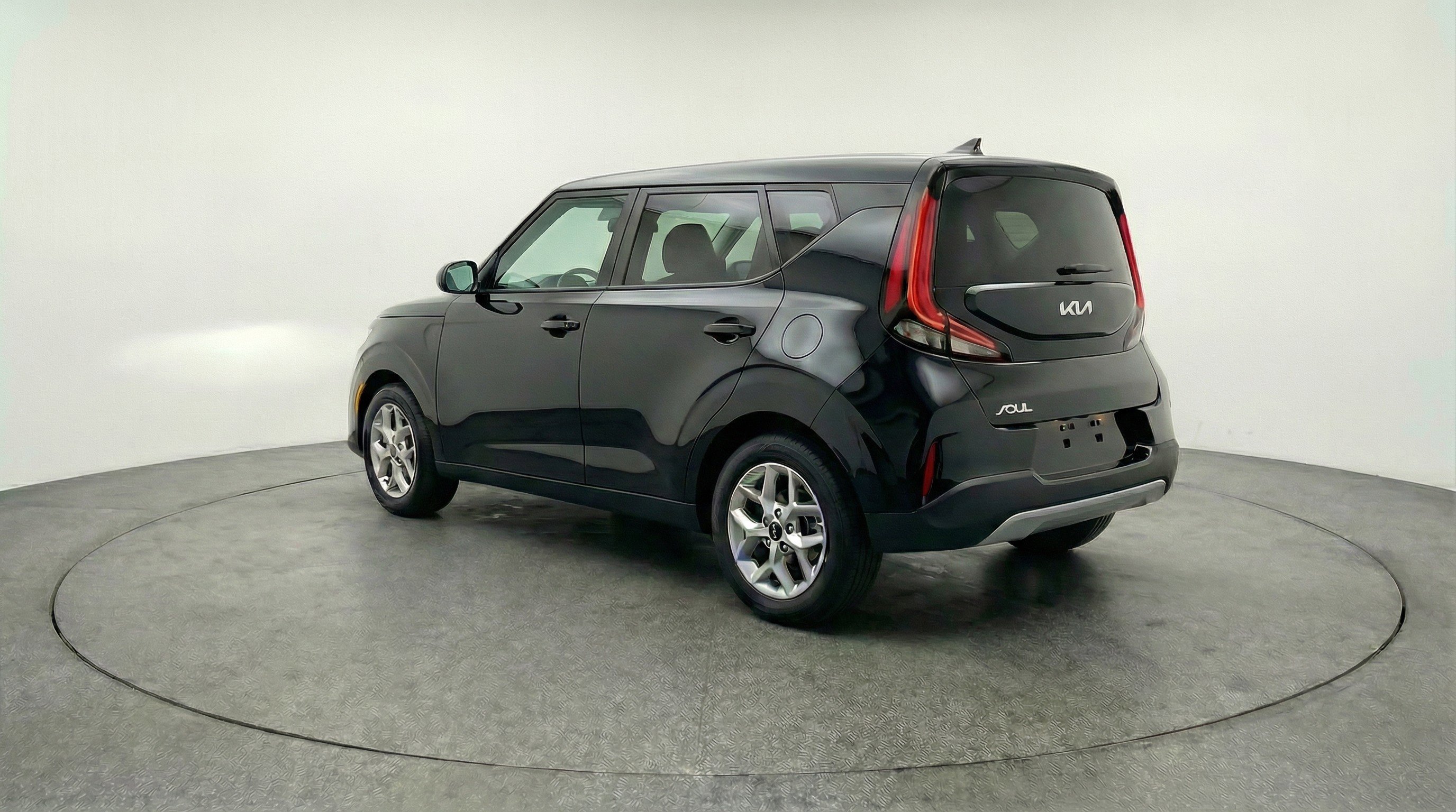 Used 2025 Kia Soul LX w/ LX Technology Package FWD image 6