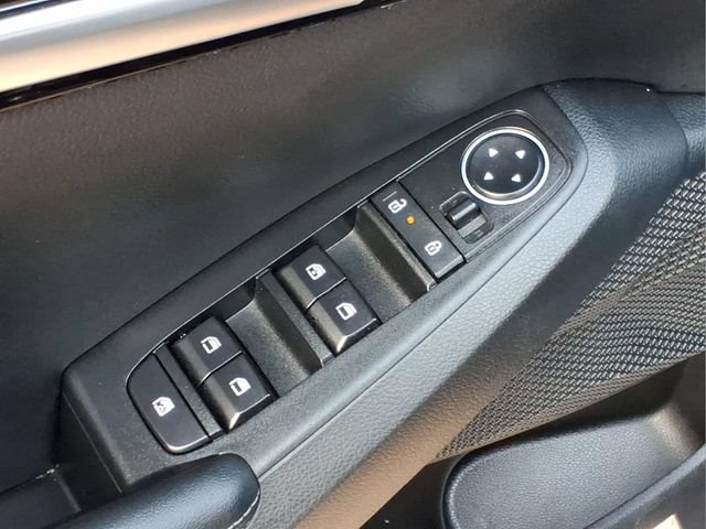 Used 2025 Kia Seltos S AWD/4WD image 16