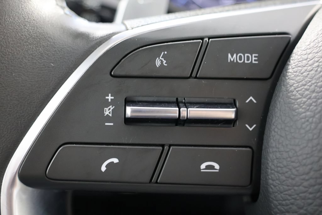 Used 2022 Hyundai Sonata Limited w/ Preferred Accessory Package FWD image 11