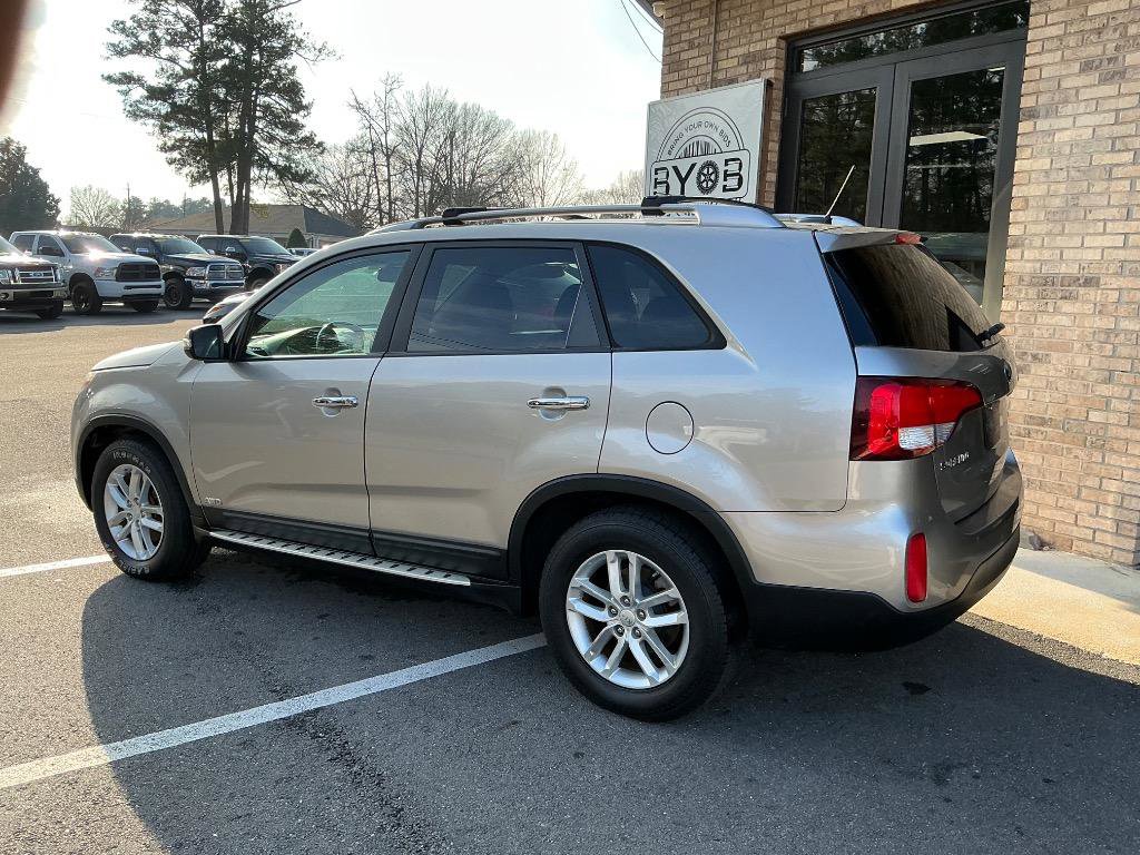 Used 2014 Kia Sorento LX AWD/4WD image 2