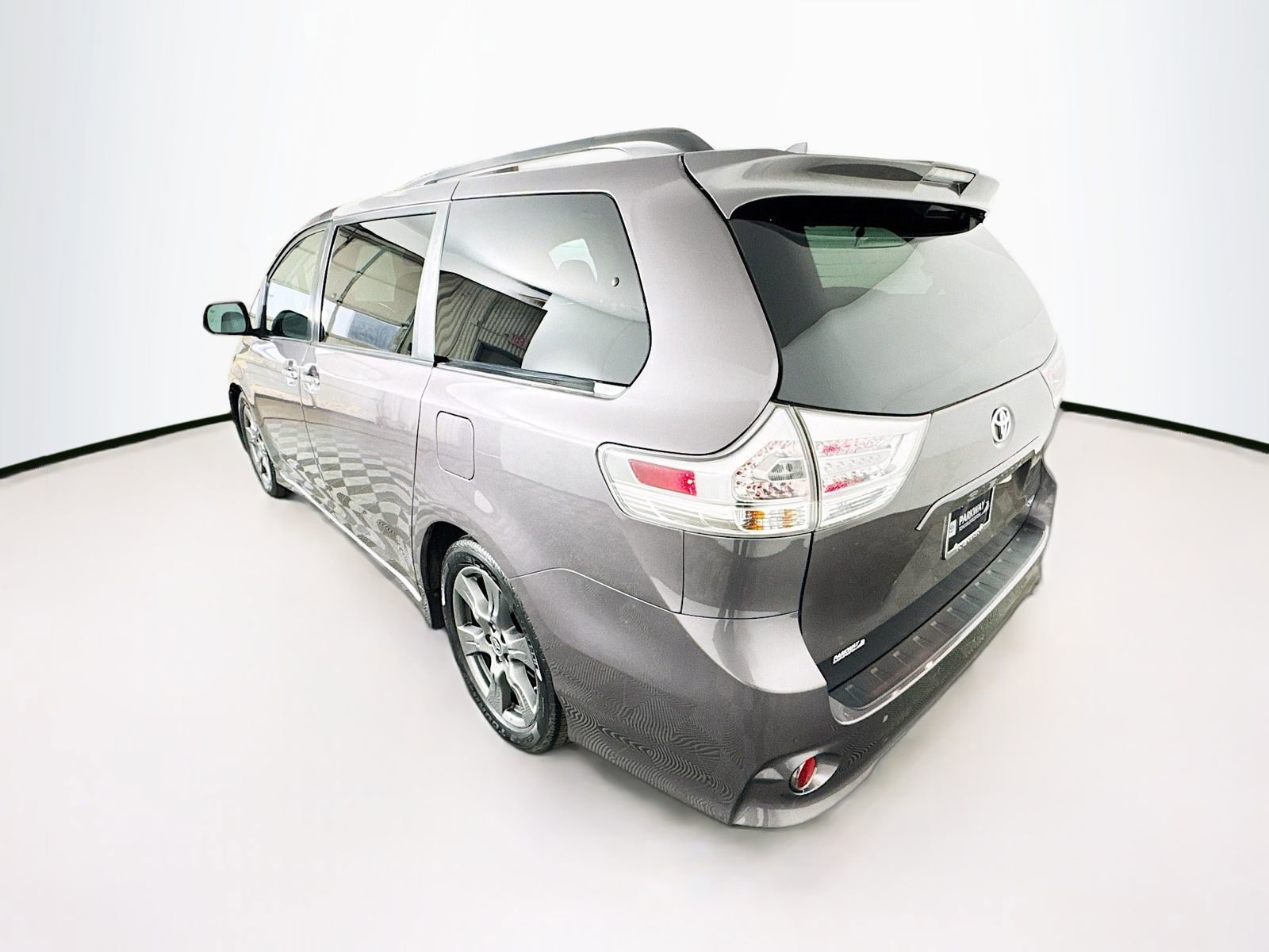 Used 2020 Toyota Sienna SE w/ SE Preferred Package image 5