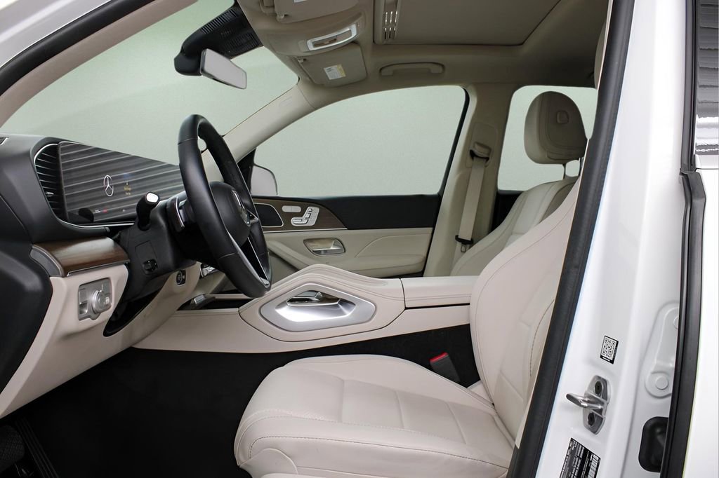 Used 2024 Mercedes-Benz GLE 350 4MATIC image 3