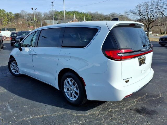 Used 2024 Chrysler Pacifica Touring-L image 20