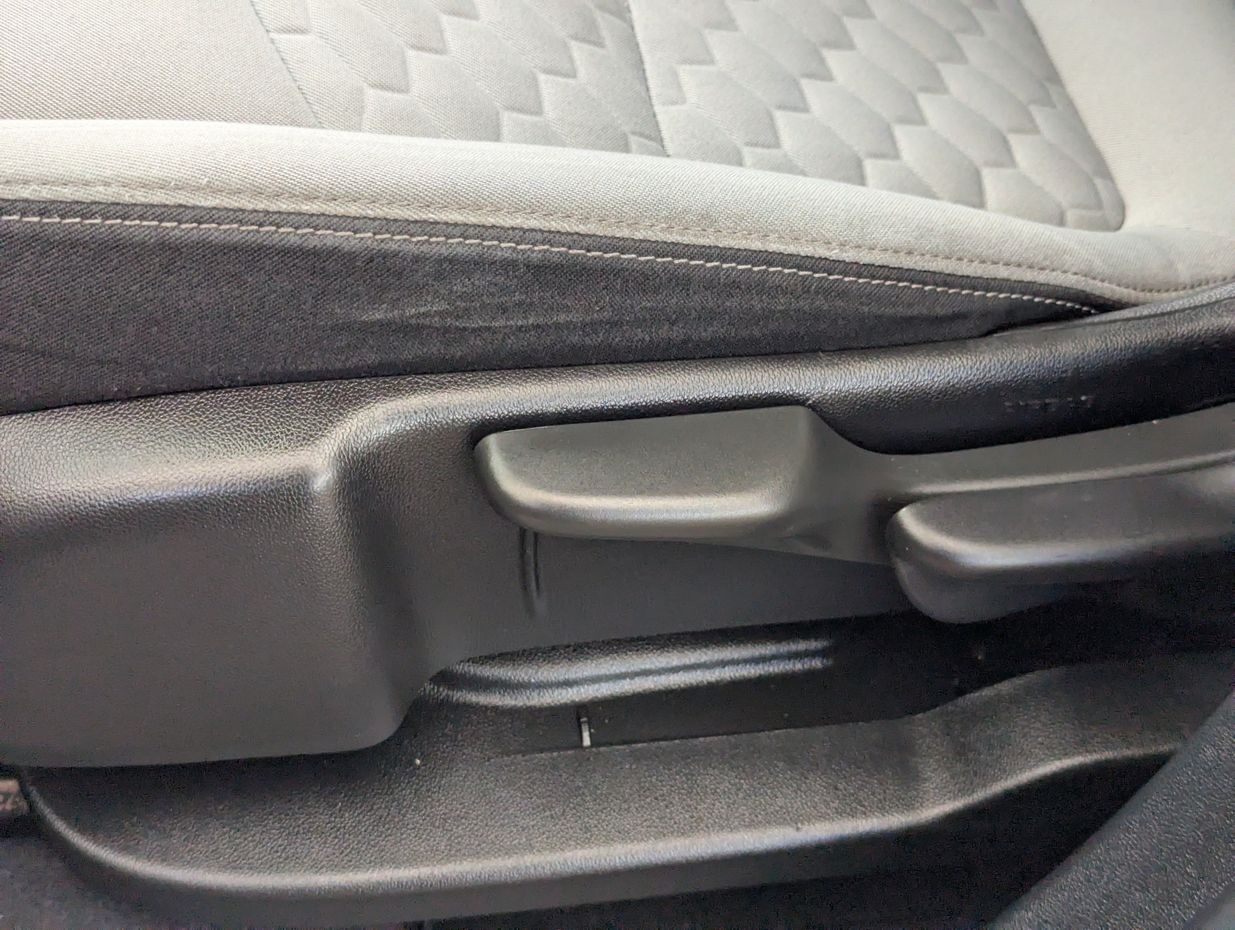 Used 2018 Chevrolet Equinox LS FWD image 20