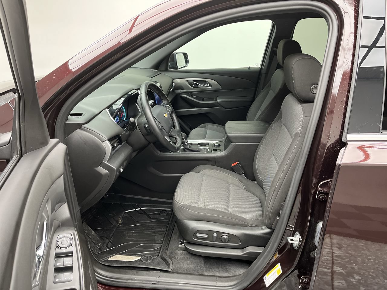 Certified 2023 Chevrolet Traverse LT w/ LPO, Floor Liner Package AWD/4WD image 3