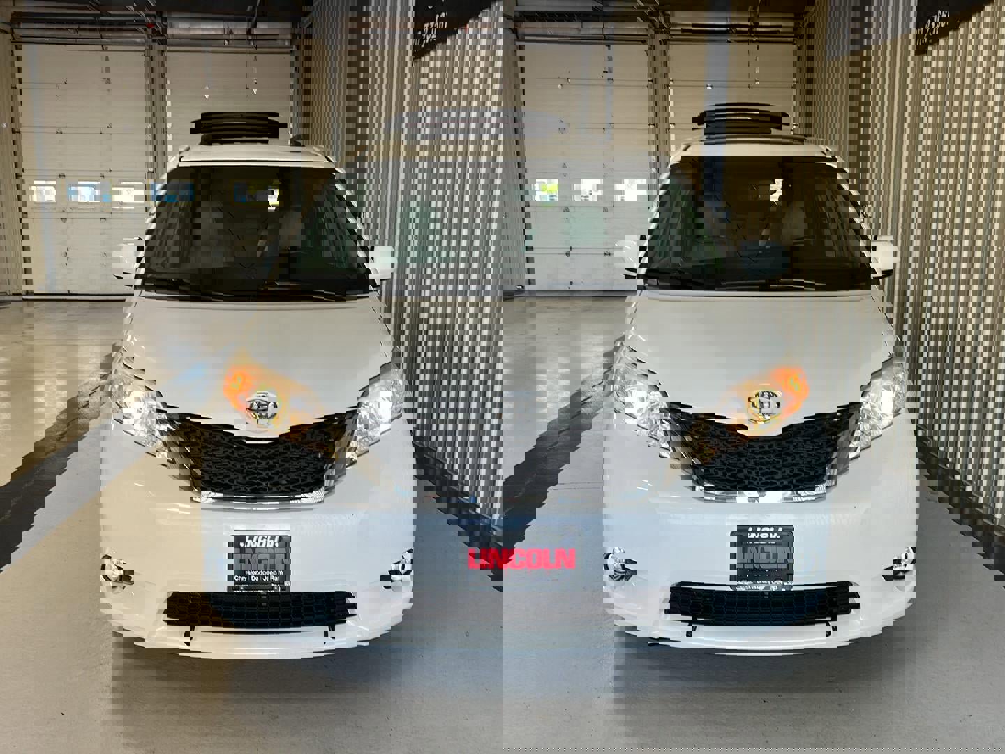 Used 2015 Toyota Sienna XLE w/ XLE Navigation Package FWD image 7