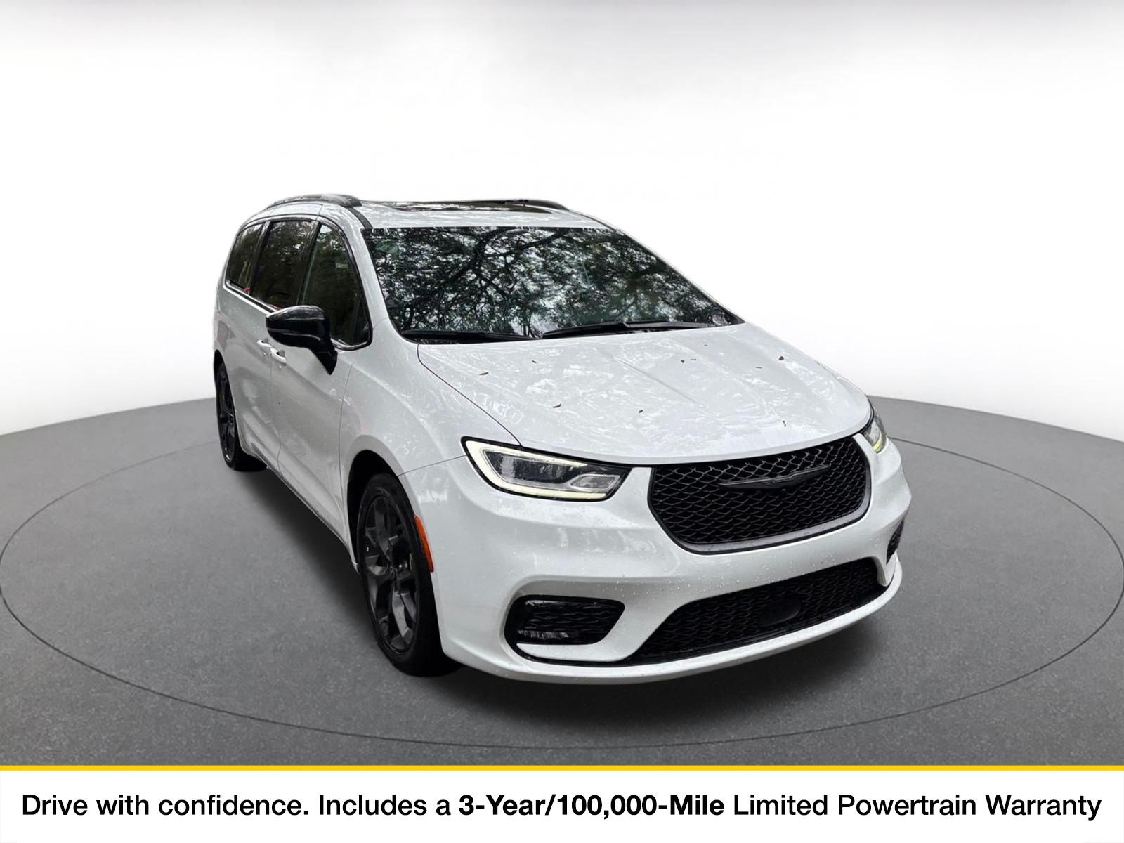 Used 2025 Chrysler Pacifica Limited FWD image 1