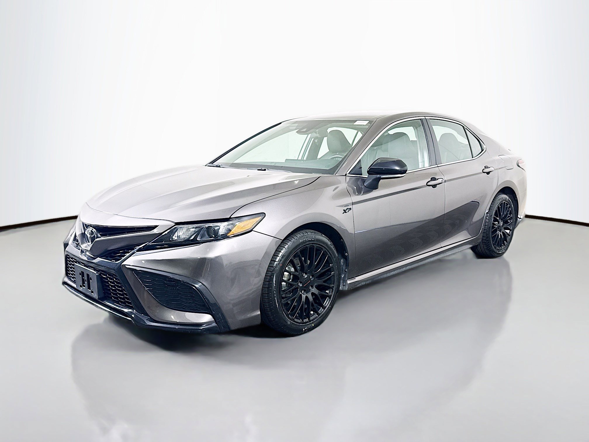 Used 2024 Toyota Camry SE image 4