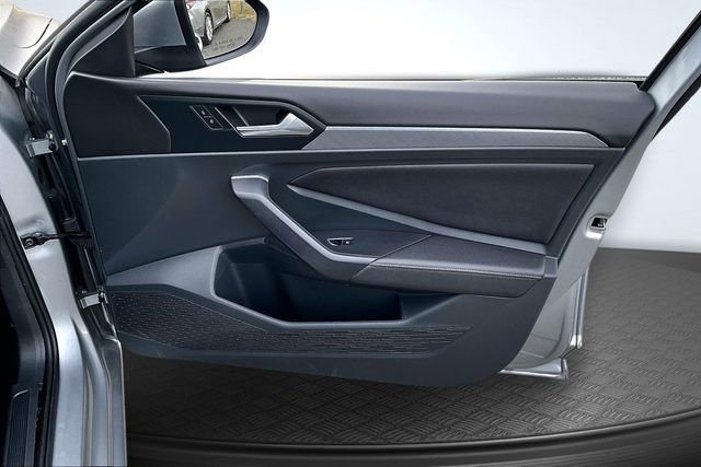 Used 2024 Volkswagen Jetta SE image 26