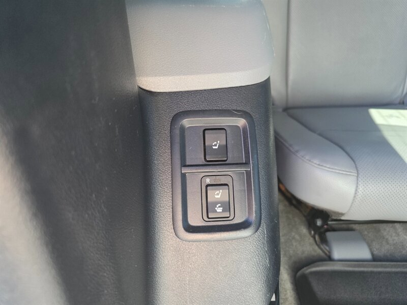 Used 2011 Toyota Sequoia Platinum AWD/4WD image 50