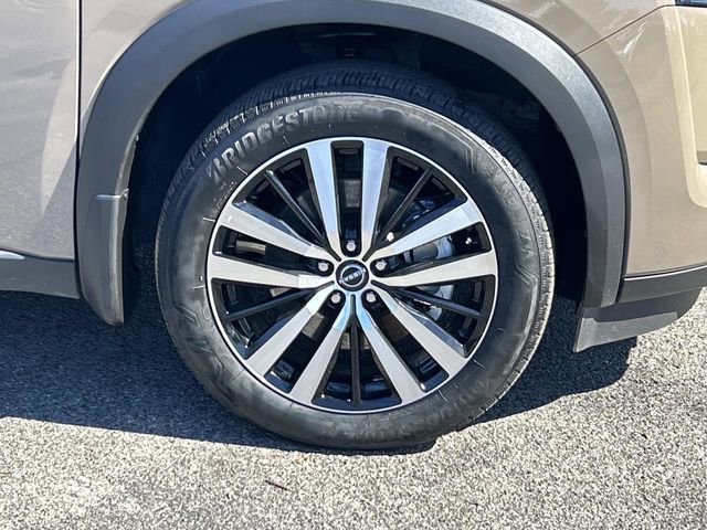 Used 2024 Nissan Pathfinder Platinum image 9