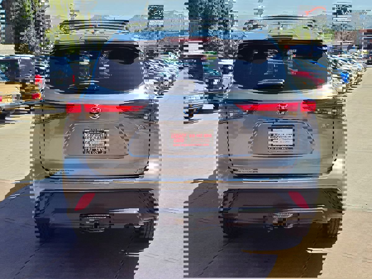 Used 2020 Toyota Highlander XLE image 11